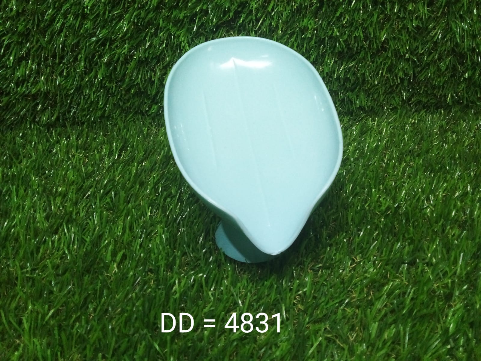 Leaf-shaped self-draining soap dish, perfect for bathroom or kitchen. Leaf-shaped self-draining soap dish, perfect for bathroom or kitchen.
